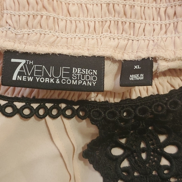 New York and Company blouse XL gently worn - Picture 7 of 10